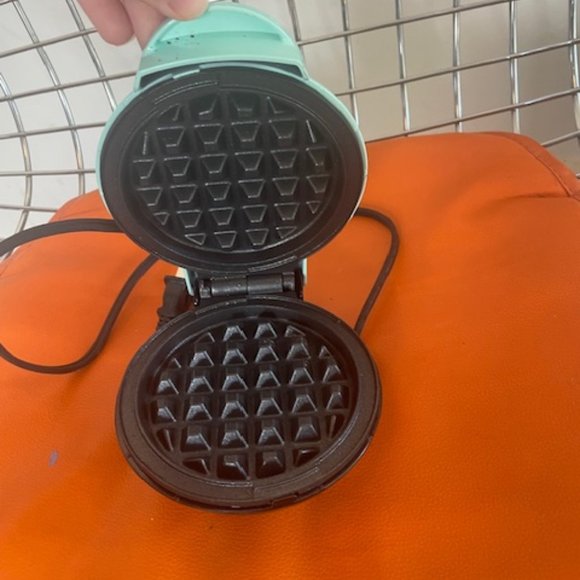 Mini Waffle Maker - Picture 3 of 3